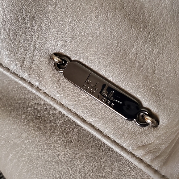 Nicole Miller Gray Boho Style Foldover Back with Curved Corner Zippered Pockets - Picture 12 of 15
